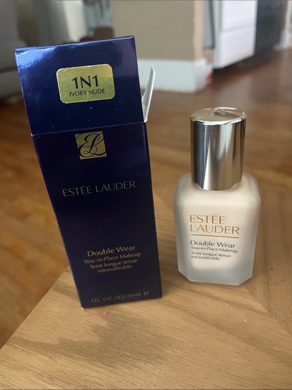 Estee Lauder Double Wear Stay-in-Place Makeup - Ivory Nude (1N1) Bottle & Box